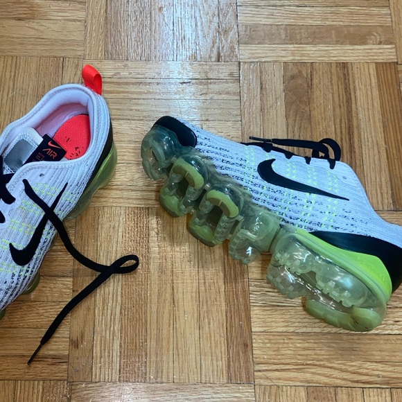 WOMEN’S NIKE AIR VAPORMAX FLYKNIT 3 - GREEN COLLECTION - SIZE 5.5 - Picture 4 of 8